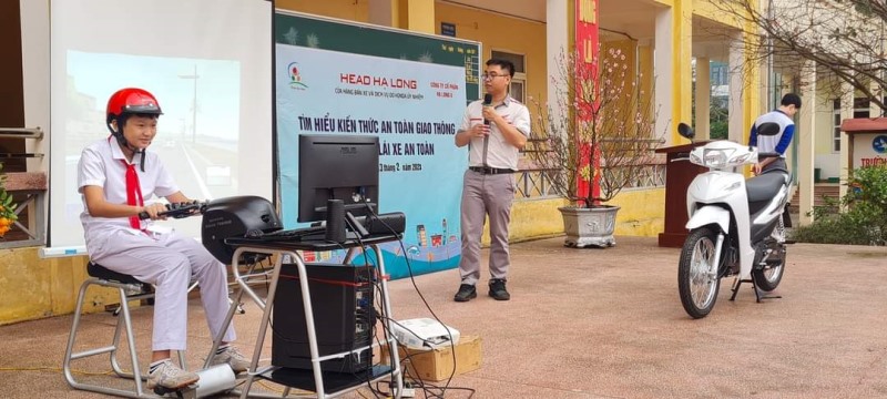 Trường TH & THCS Tuần Châu phối hợp tổ chức cùng công ty Hon Da Hạ Long tổ chức tuyên truyền tìm hiểu kiến thức ATGT và kĩ năng lái xe an toàn
