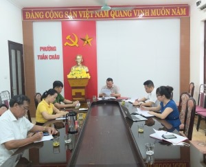 BCĐ thực hiện Quy chế Dân chủ phường Tuần Châu.