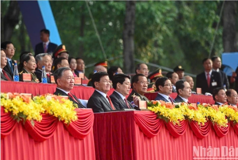 Toàn cảnh lễ diễu binh, diễu hành kỷ niệm 50 năm Giải phóng miền nam, thống nhất đất nước